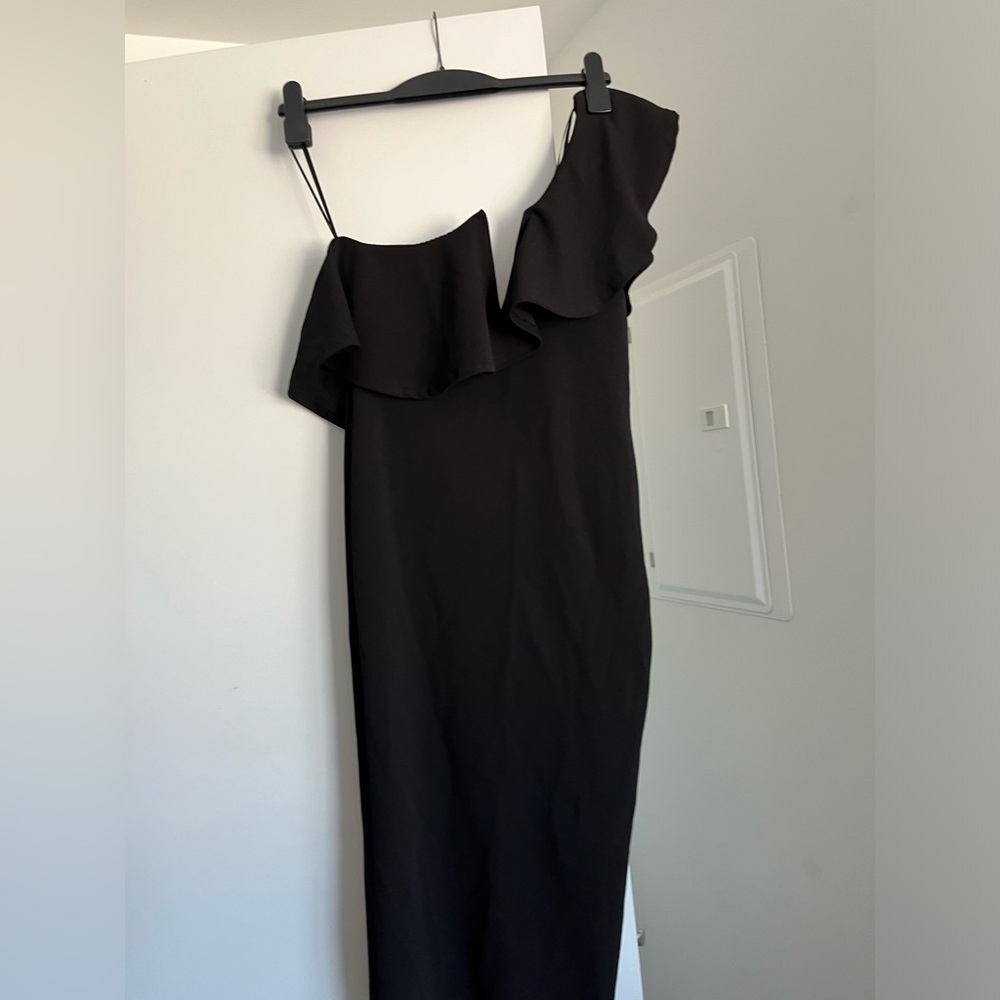 Missguided+ Black Asymmetrical Ruffled Cocktail Dress